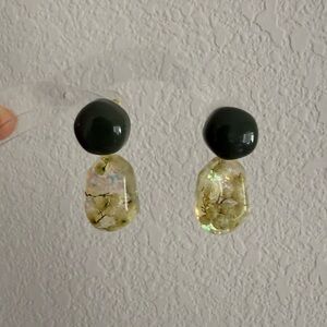 Women’s green dried flower earrings